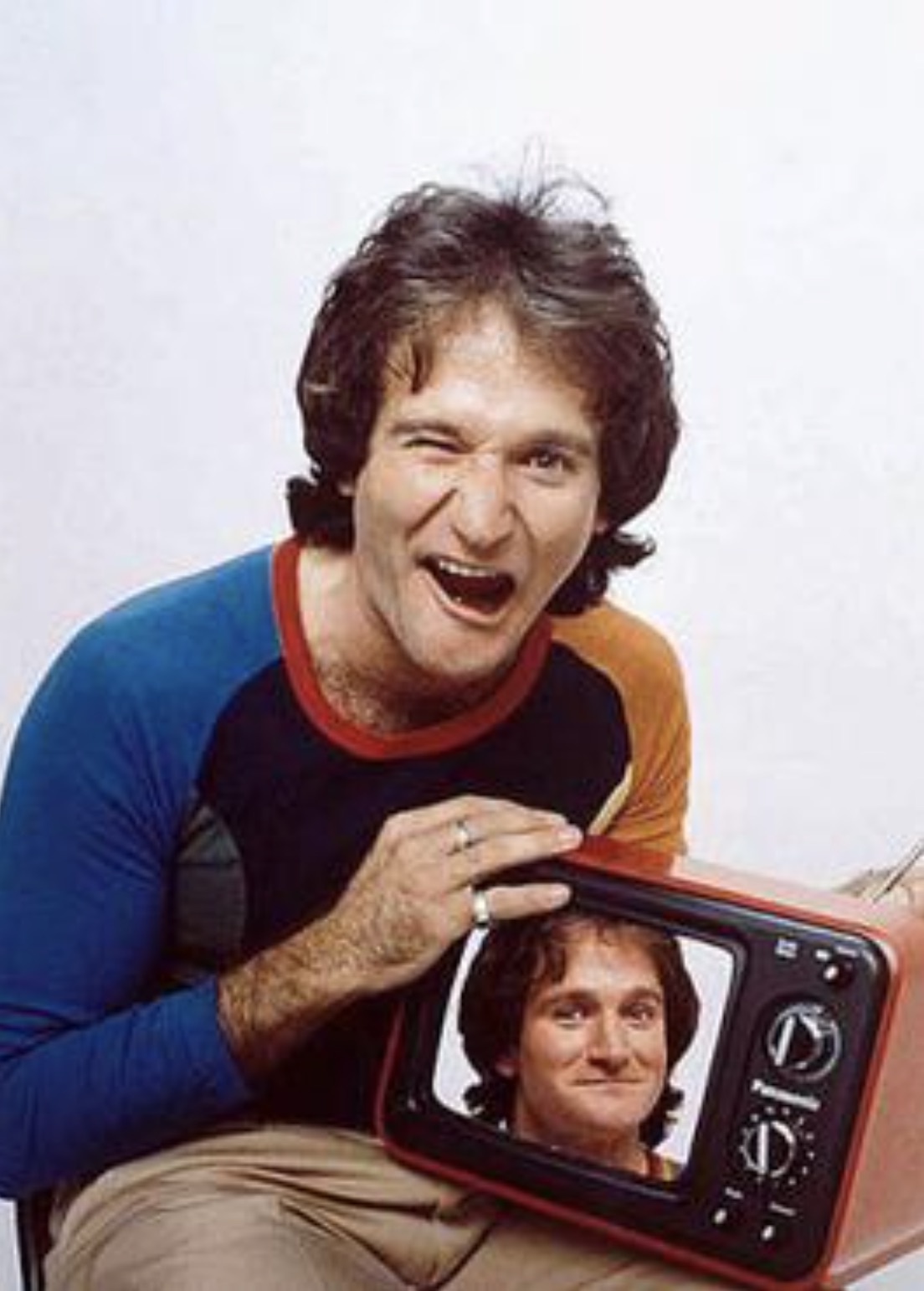 “We had gay burglars the other night. They broke in and rearranged the furniture.”